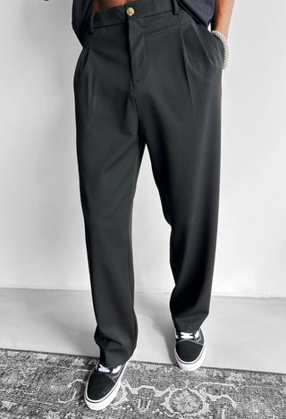 BAGGY PLEATED TROUSERS BLACK